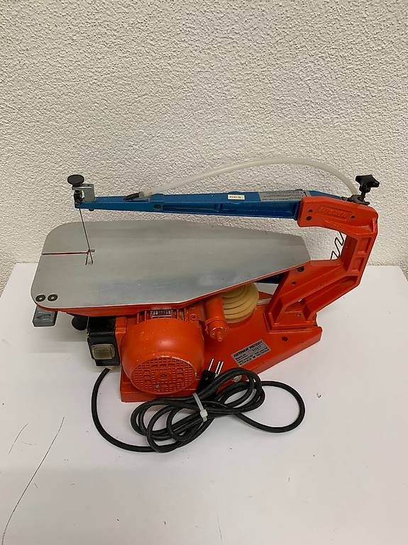 Hegner Tutte le macchine: Vintage Hegner Multicut-1 Dekupiersäge – Usato da Obernau venduto da Arche_Noah_Brocki