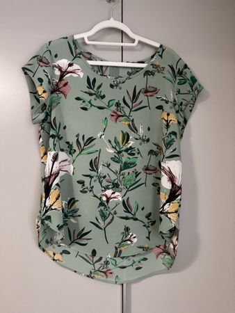 ONLY Shirt, Gr. 40, Grün mit Blumenmuster, Top Zustand!