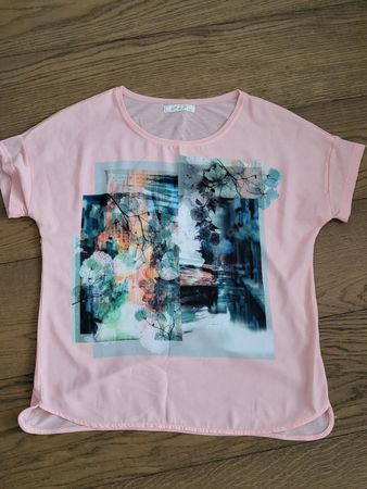 Sommerliches Shirt in Pastellrosa mit speziellem Druck Neu
