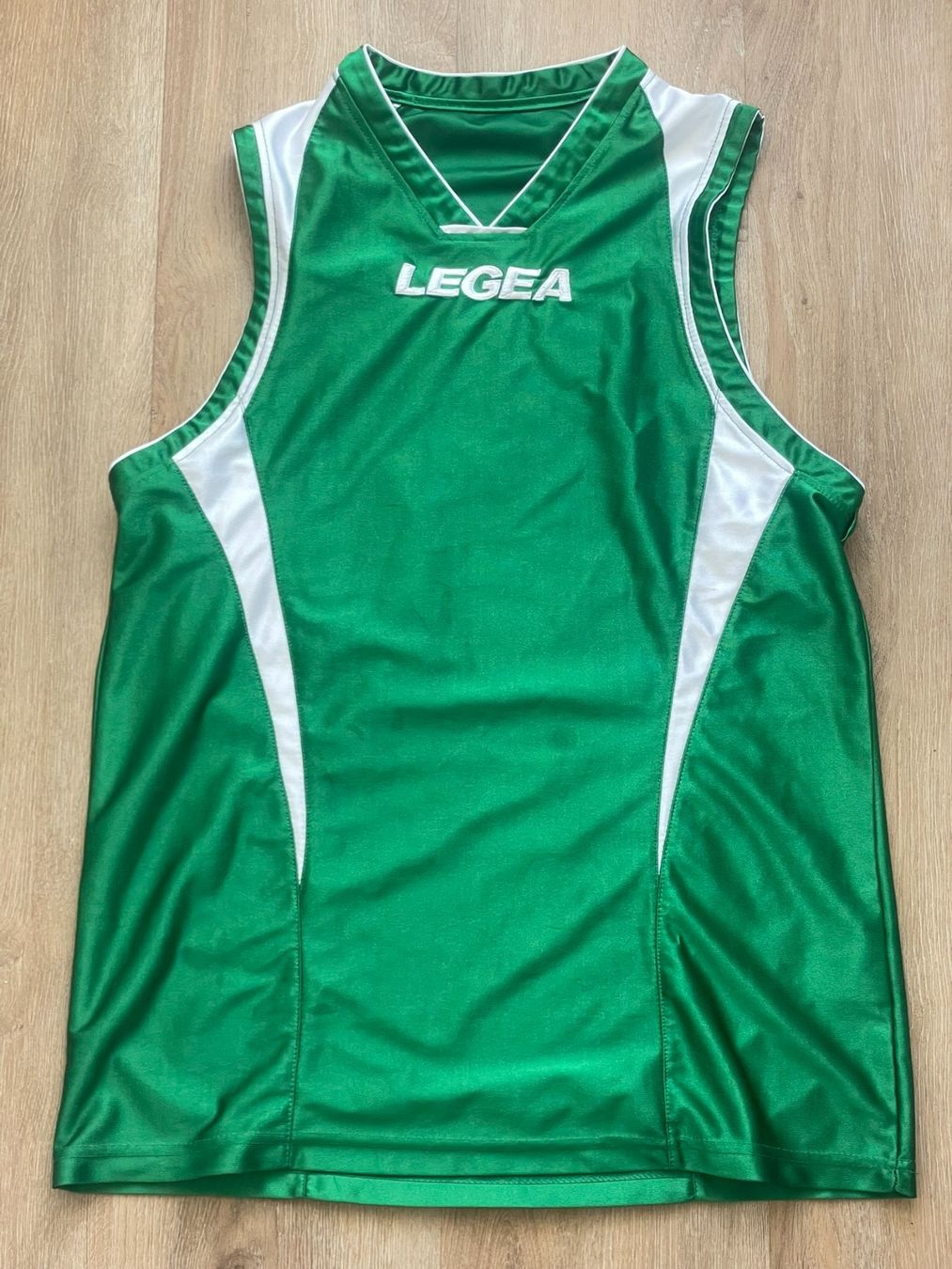 Leibchen & Hosen: Maillots de basketball LEGEA – Gebraucht aus Genève von sha_rrt5