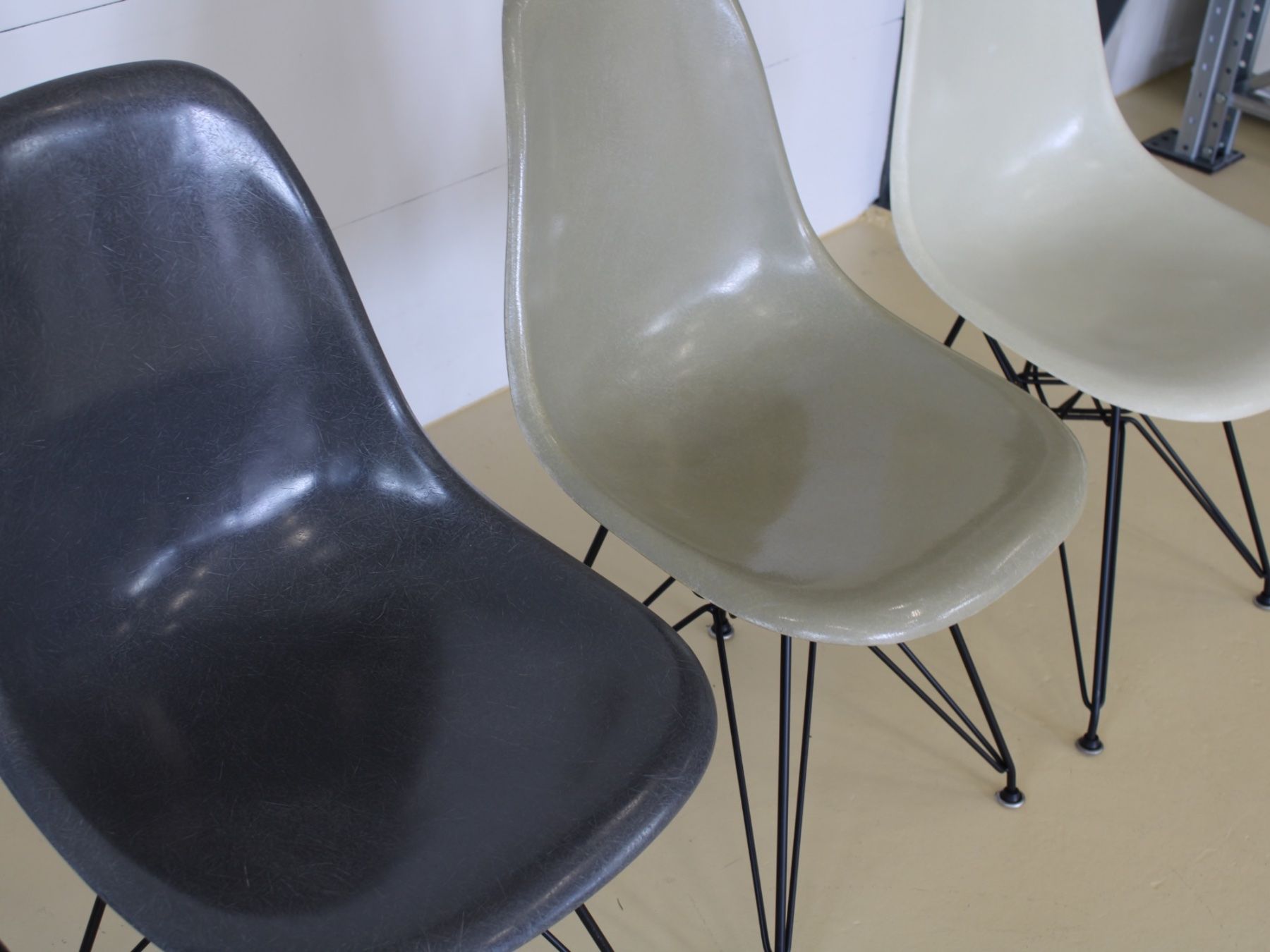 Herman Miller Sedie: Eames Fiberglas Stühle, Hermann Miller – Usato da Meinisberg venduto da atelier_TILIJA 3