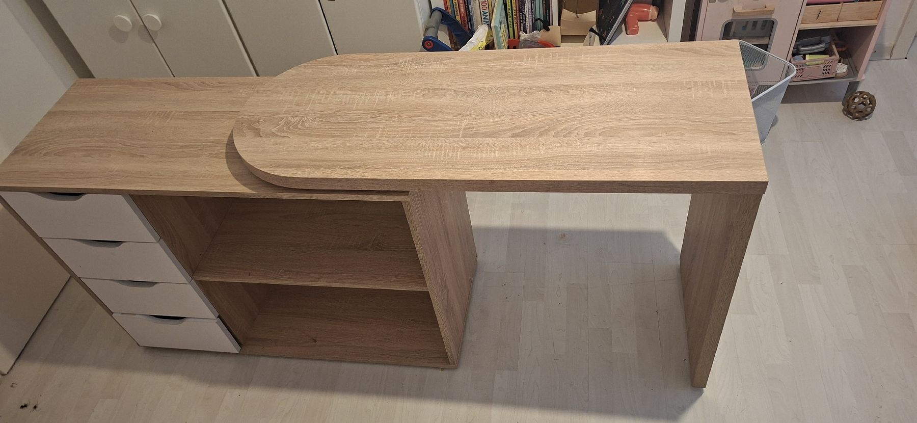 Bureaux: Schreibtisch Eiche Optik mit Schubladen. – D'occasion à Schübelbach par talvio91 1