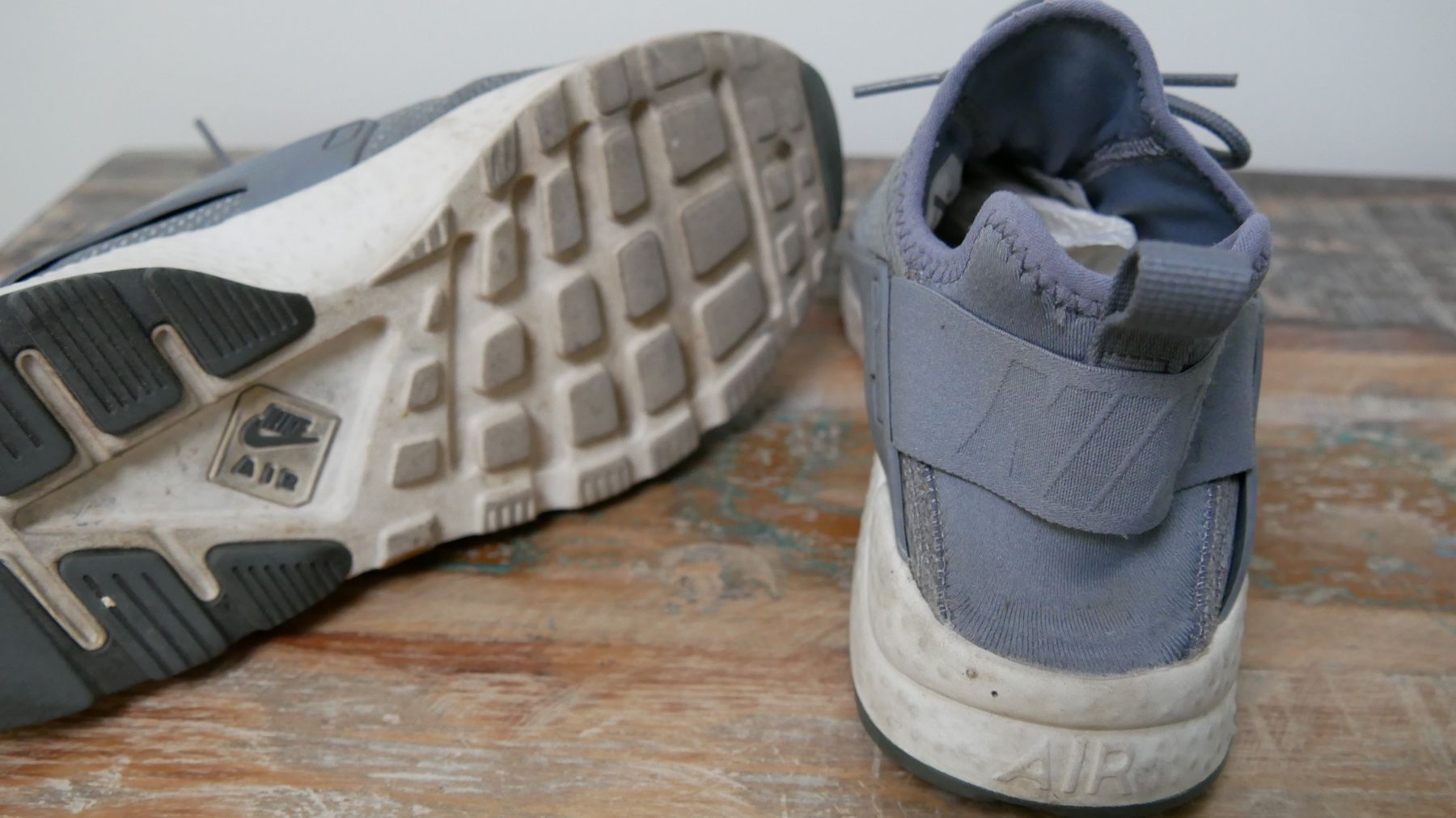 Nike Scarpe da donna: Nike Huarache Sneaker grau weiss 40 – Usato da Zürich venduto da julia_vina 3