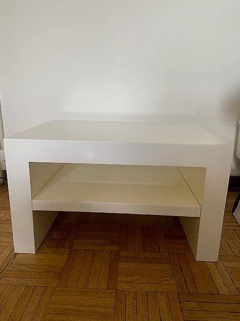 Lampade: Table de chevet laqué blanc et lampe – Usato da Genève venduto da Rohansuisse 1