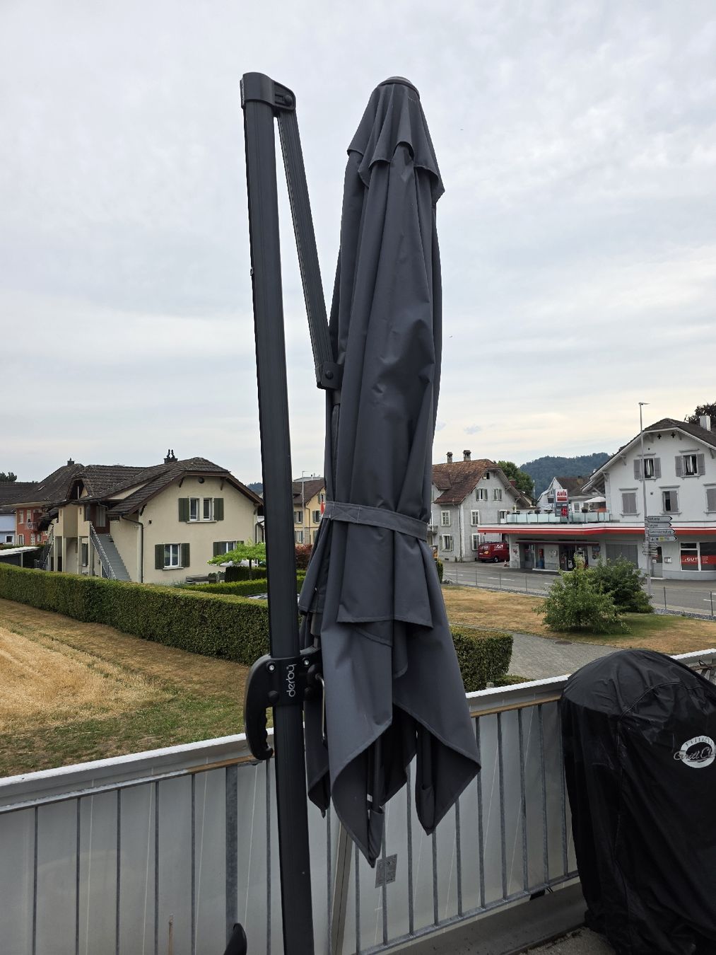 Parasols: Sonnenschirm Hängeschirm Anthrazit Gekippt mit Fuss – D'occasion à Reiden par pavlo41 1