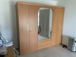Kleiderschrank