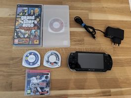PSP Sony 1004  Noir + Jeux: Grand Theft Auto! excellent état