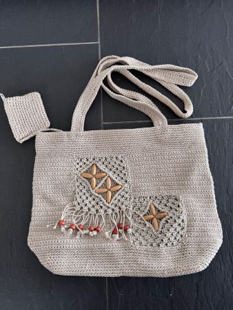 gehäkelte Umhängetasche beige