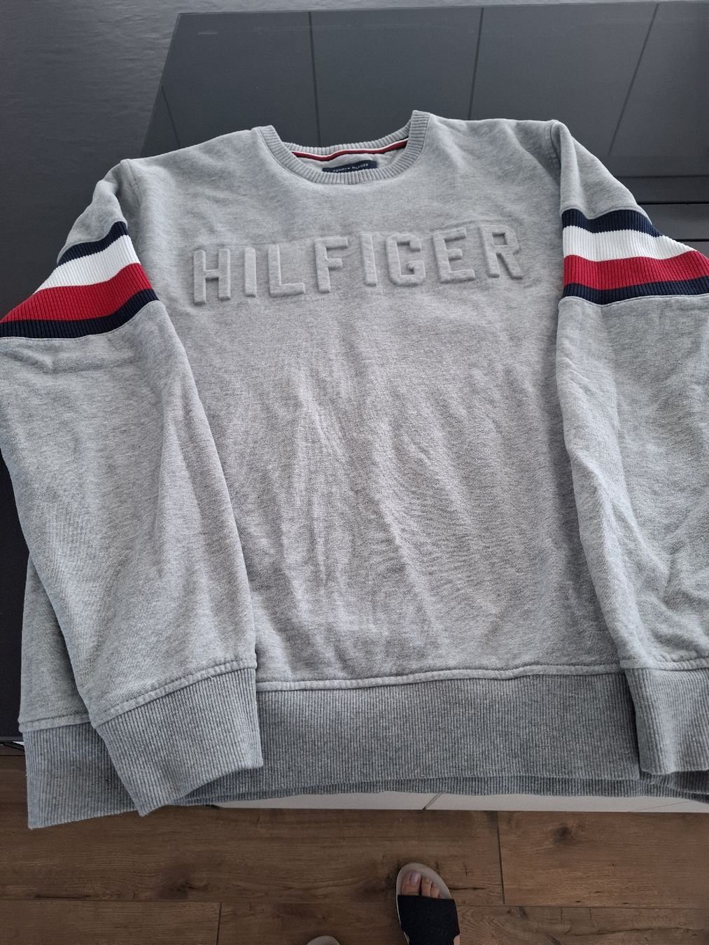 Tommy Hilfiger Pullover & Sweatshirts: Pullover Tommy Hilfiger grau L/G mit Logo – Gebraucht aus Wangen SZ von Mschatz 1