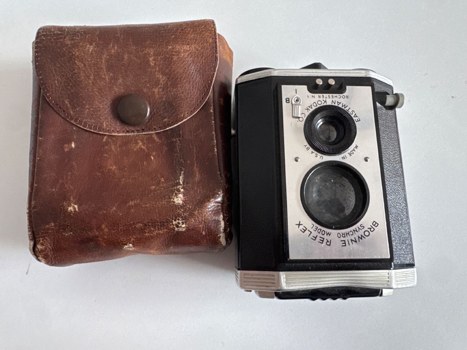 Kodak Kamera: Seltene Kodak Brownie Reflex Synchro Kamera mit Ledertasche – Gebraucht aus Dietlikon von HighspeedUmzug