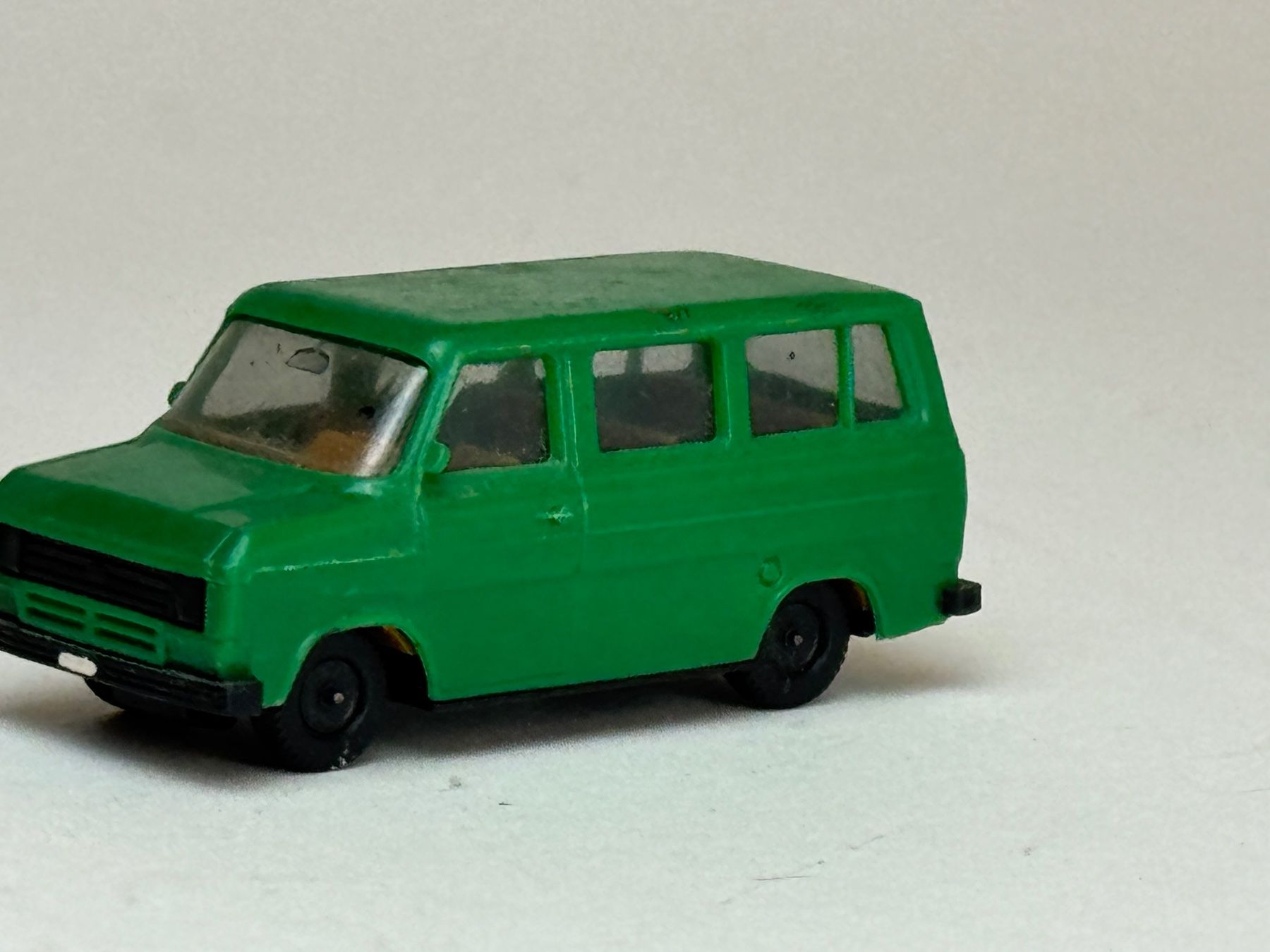 Herpa Voitures modèles: Herpa Ford Transit Bus grün – D'occasion à Elm par Wikmtz