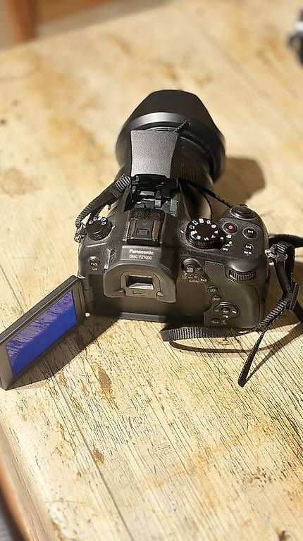 Fotocamera: Panasonic Lumix DMC-FZ1000 – Usato da Emmen venduto da des_gf8l