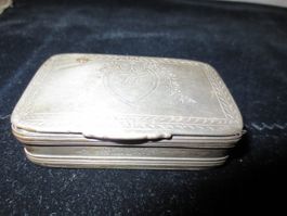 Kleine Dose 6x4 cm mit sehr schöner Ziselierung