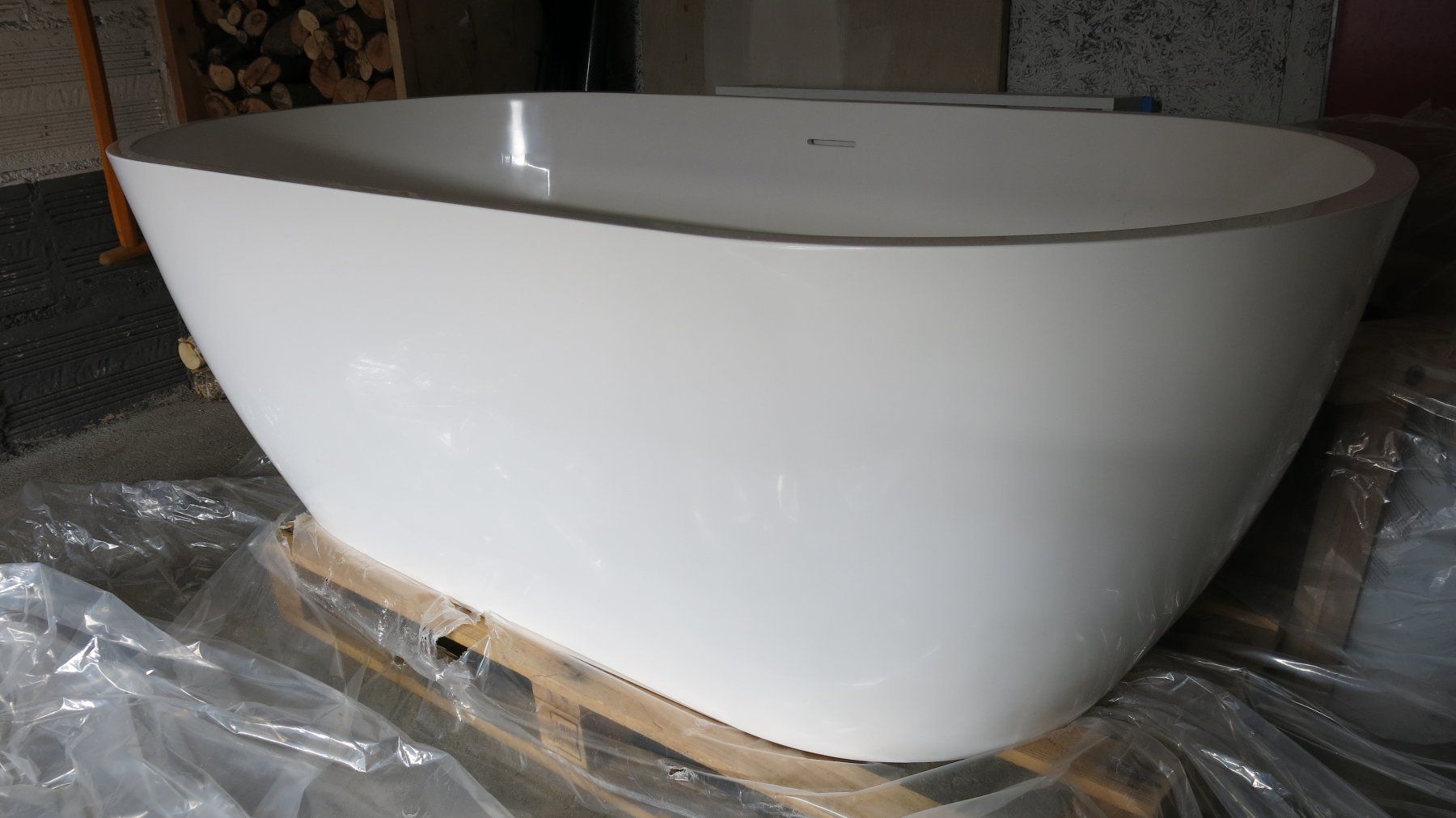 Badewannen: Premium Keramik Badewanne, ungebraucht – Neu (gemäss Beschreibung) aus Glarus von Andynova 1