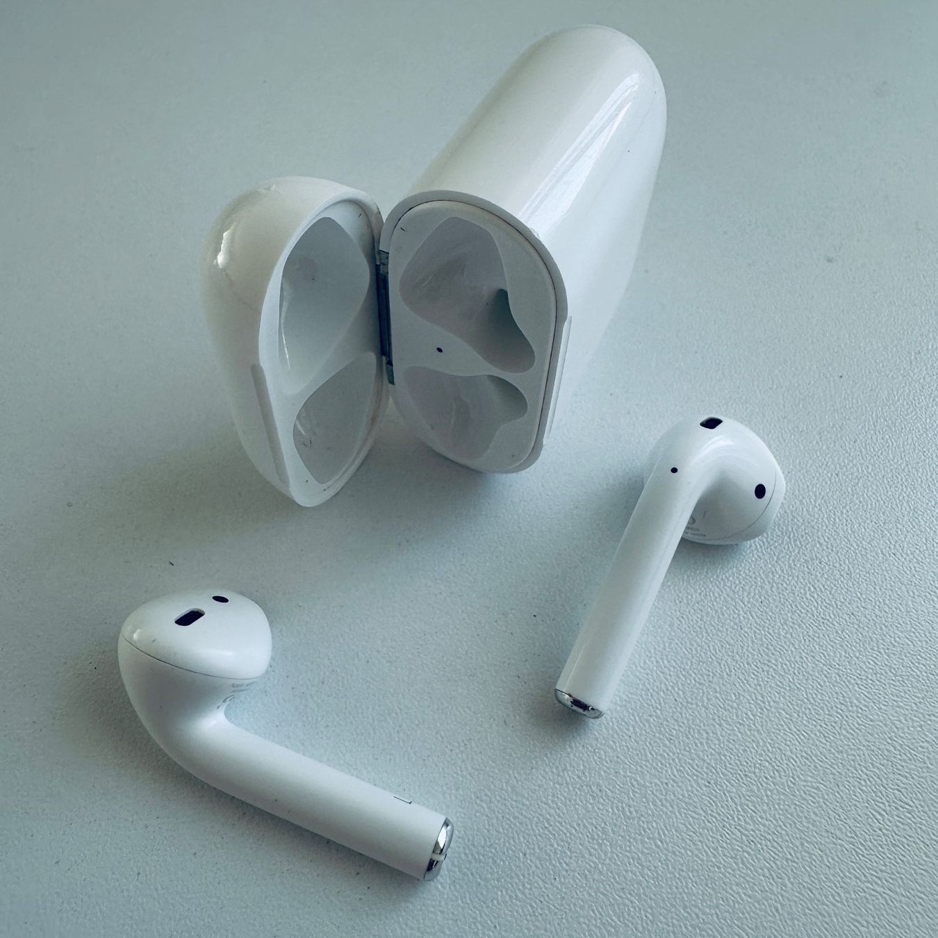 Apple Cuffie: Original Apple AirPods 2 Kopfhörer Wireless Lightning Kabel – Usato da Basel venduto da MY.AIRPODS.SHOP 4
