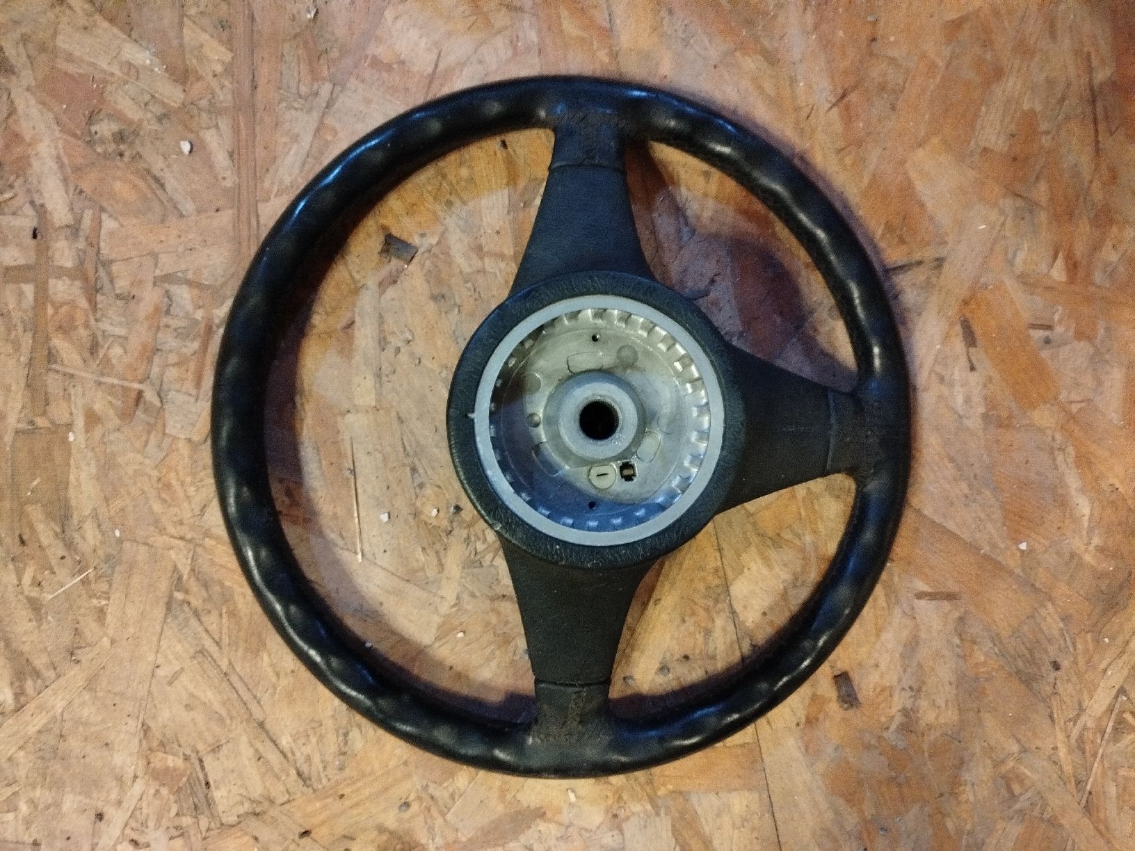 BMW Tutti pezzi di ricambio auto: volant original Bmw E30 325 ix  – Usato da Neuchâtel venduto da lyd_67kk 1