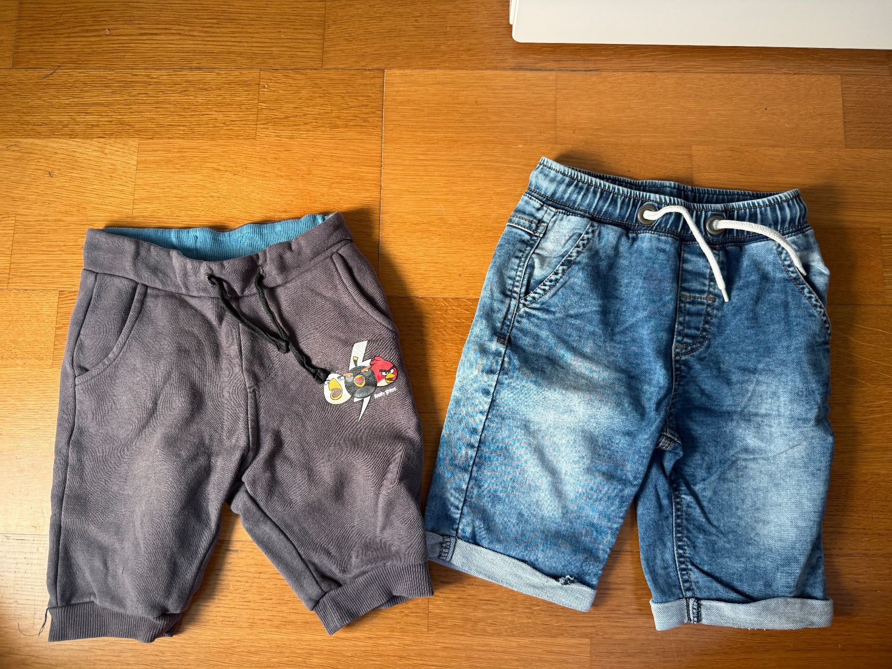 Pantaloni: Zwei kurze hose – Usato da Winkel venduto da gatta