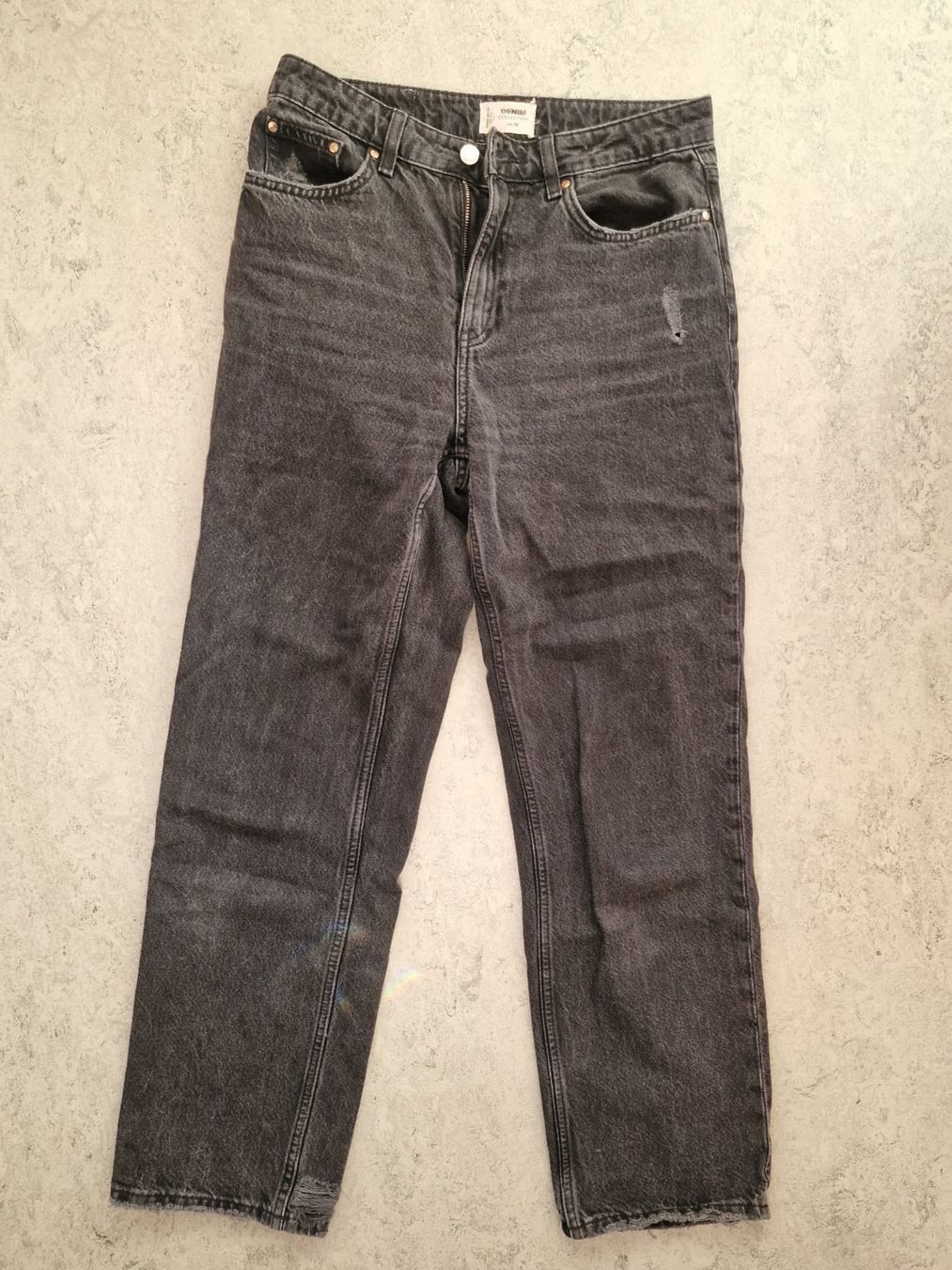 Tally Weijl Jeans: Graue Acid Wash Jeans – Usato da Zürich venduto da linamad