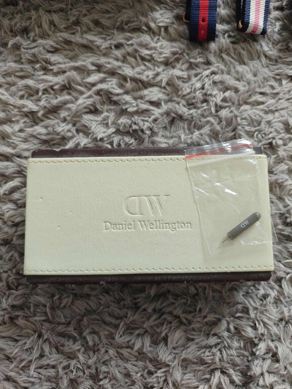 Daniel Wellington Orologi: Daniel Wellington Uhr – Difettoso da Pieterlen venduto da Saemelili 4