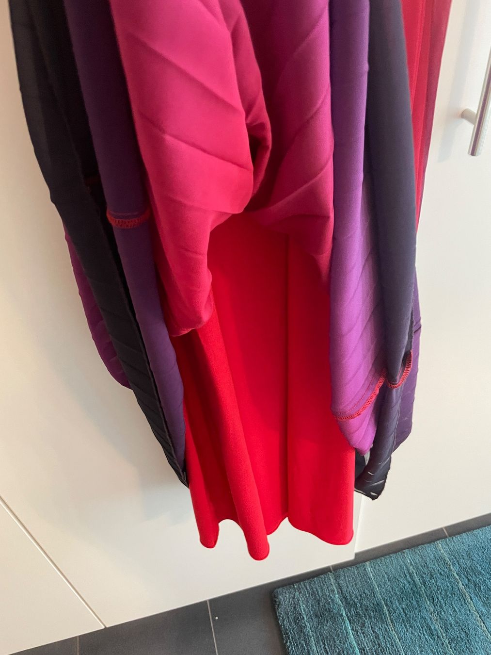 Vestiti: Rotes Maxikleid mit Farbverlauf – Nuovo (secondo la descrizione) da Aesch LU venduto da reneru77 6