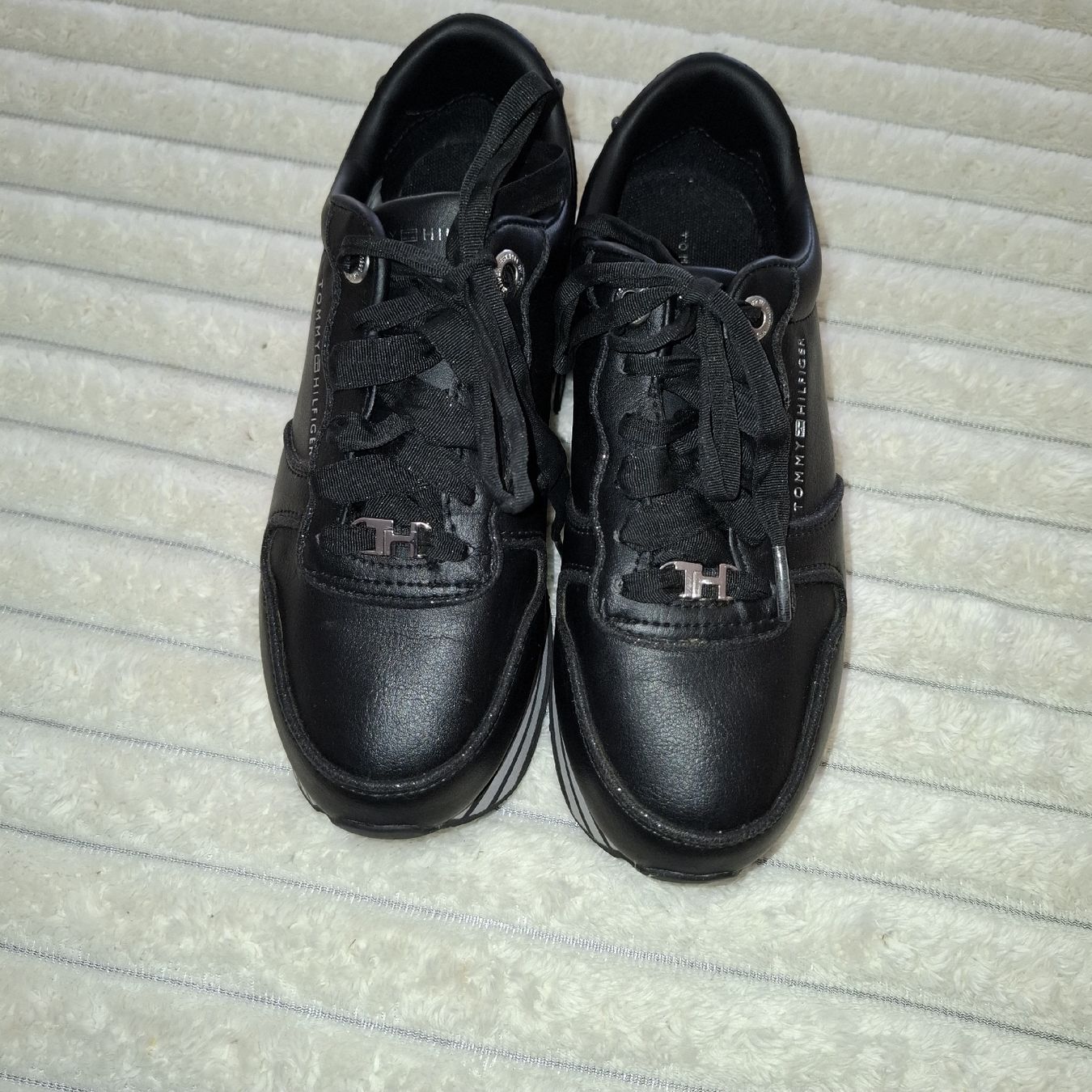 Tommy Hilfiger Scarpe da donna: Baskets Compensées TOMMY HILFIGER Plateforme Noires - 36 – Usato da Le Locle venduto da QualiteExpress 1