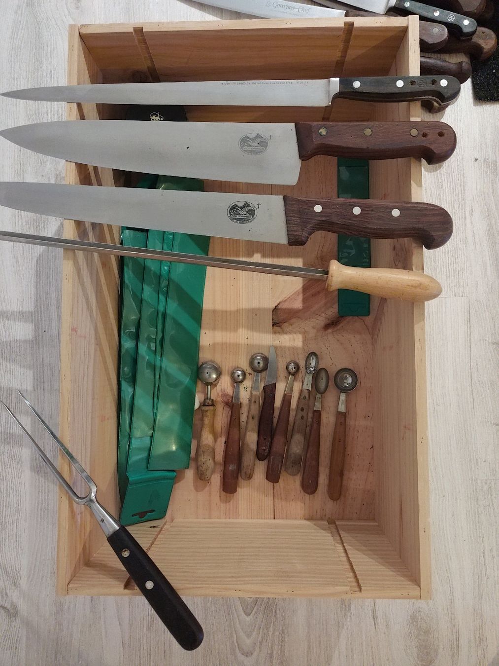Victorinox Coltelli da cucina: Profi Küchenmesser (ganze Kiste) – Usato da Häuslenen venduto da Inlepaya2000 2
