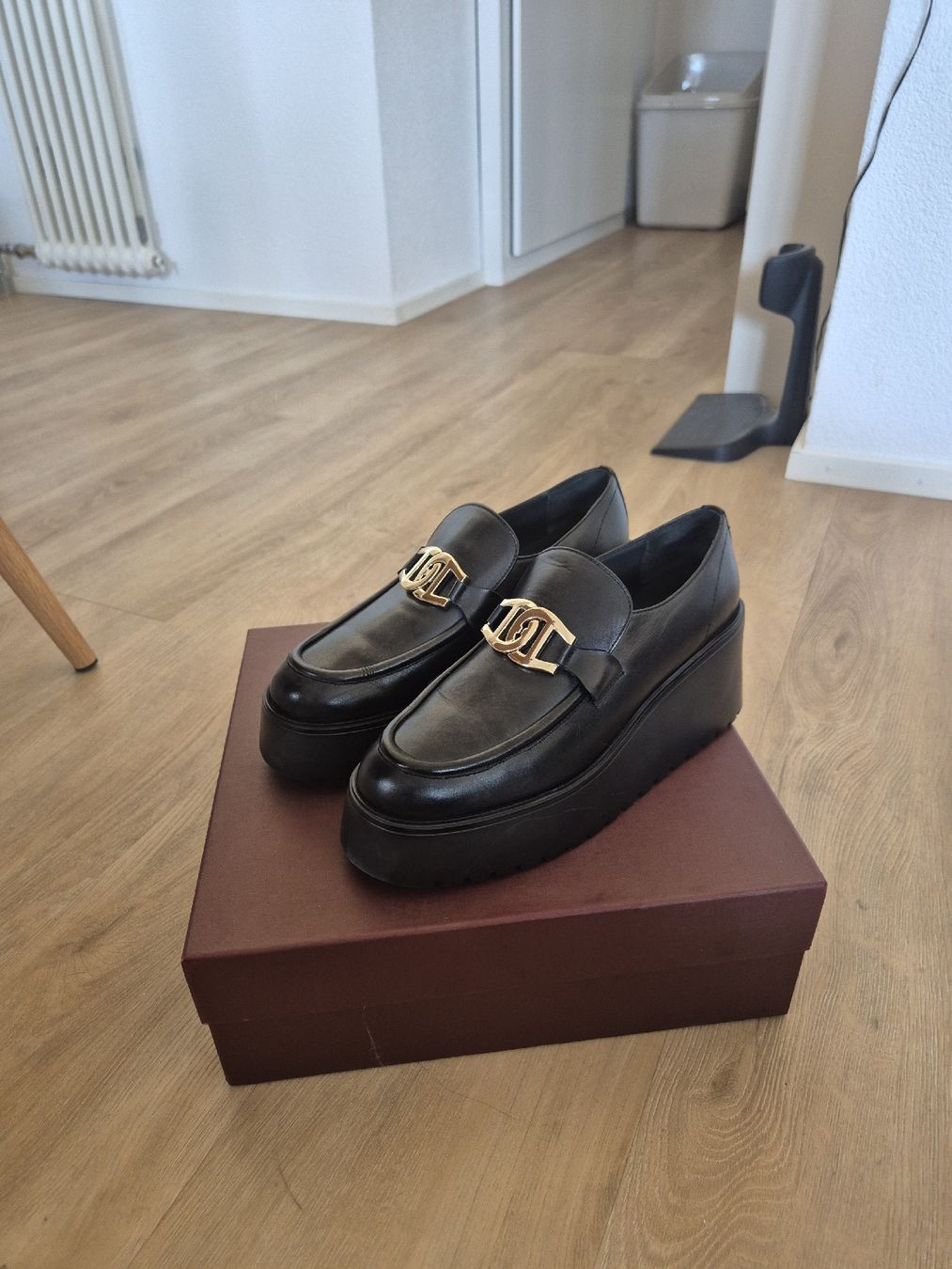 Scarpe da donna: Aigner Stella 18 Platform loafers – Usato da Bern venduto da des_7cqy