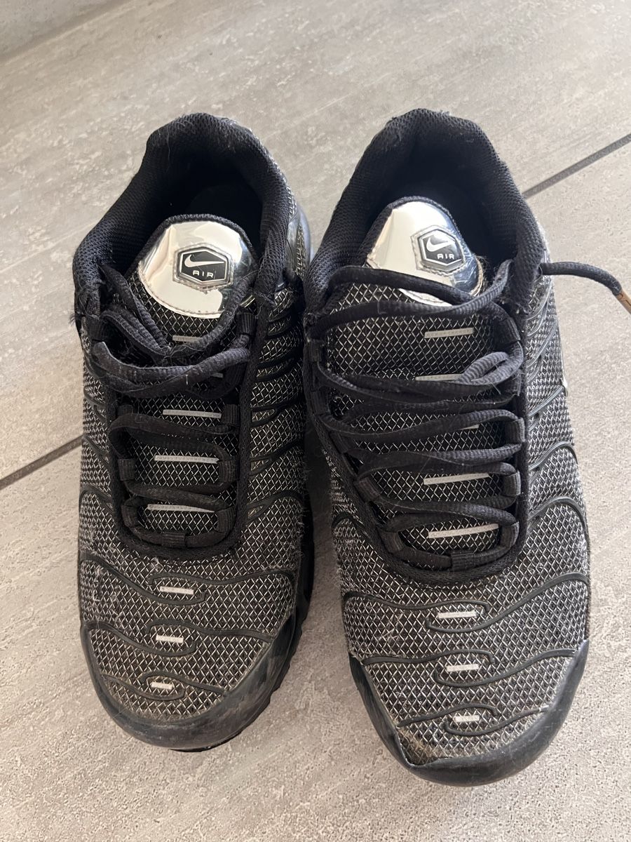 Herrenschuhe: Baskets Nike Air Max Plus noir taille 39 état correct – Gebraucht aus Gland von choupon