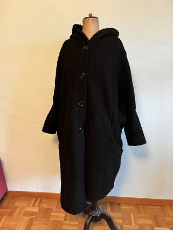 Manteau noir à capuche T44