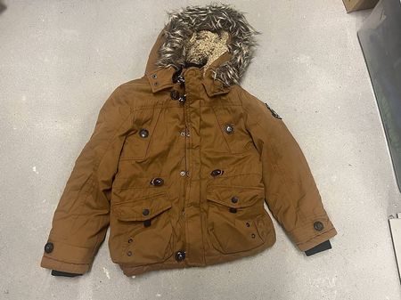 Winterjacke mit Fellkapuze Grösse 128