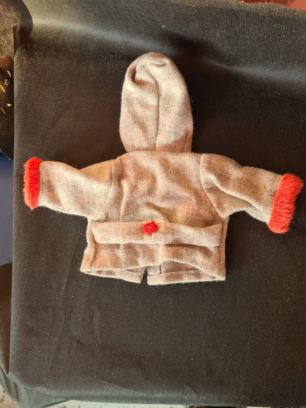 Puppen: 2 Sasha-Puppenkleider Vintage, Winterjacke & Pullover – Gebraucht aus Münchenbuchsee von babilibern 1