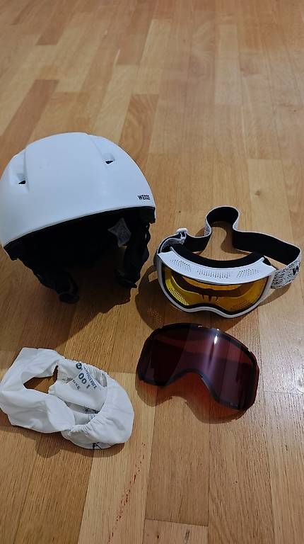 Caschi: Almost new Ski helmet + googles – Usato da Glattbrugg venduto da san_d922