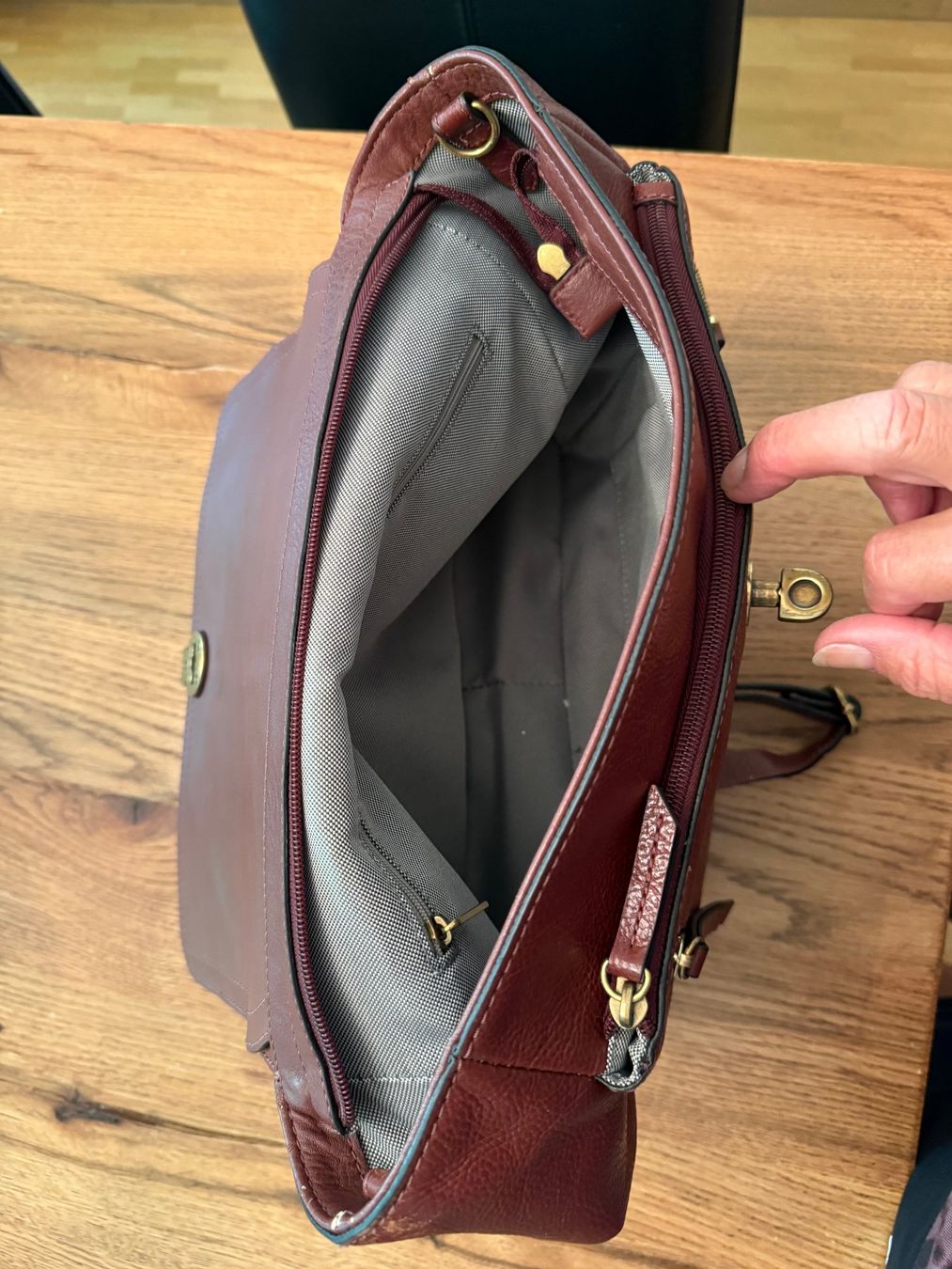 Fossil Zaini: Fossilledertasche und Rucksack in einem – Usato da basel venduto da Ystupsi 2