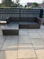 Gartensofa Polyrattan grau Ecksofa mit Hocker neuwertig