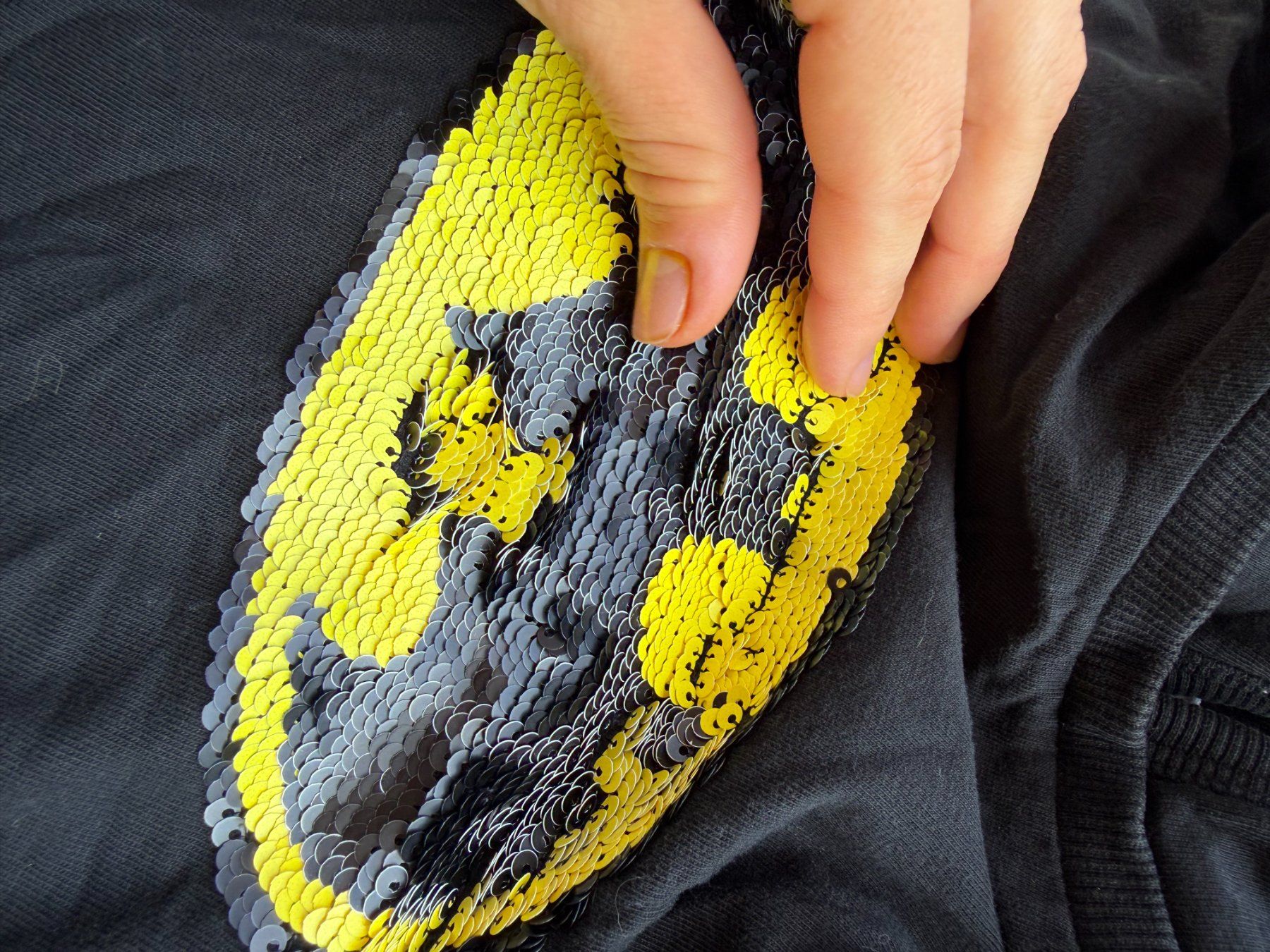 Pullover & Sweatshirts: Kapuzenpullover Batman Schwarz Wendepailletten – Gebraucht aus Riehen von ann_76jw 7