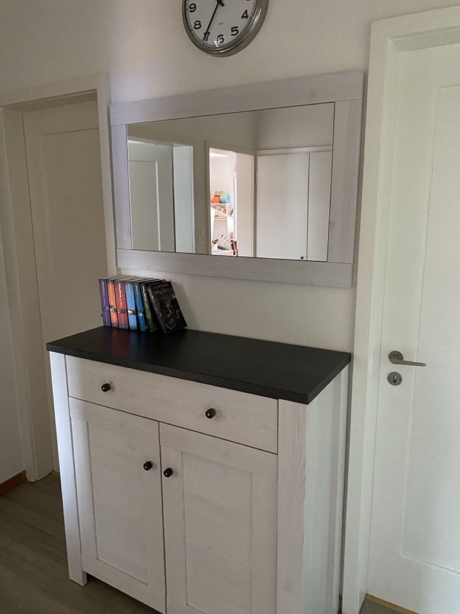 Scaffali: White sideboard with dark top and mirror – Usato da Zürich venduto da oosterparker