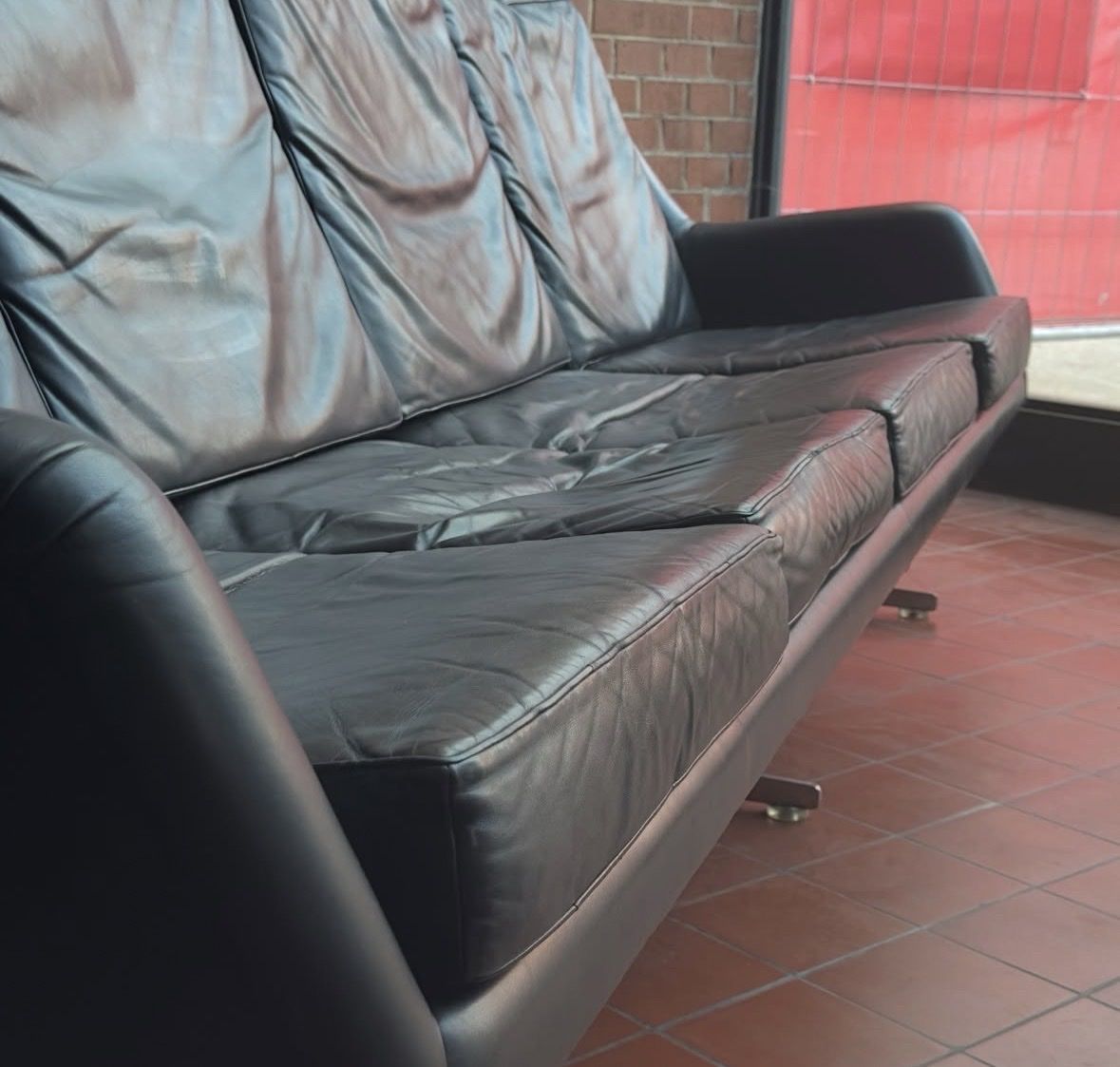 Divani: Grosses Vintage Ledersofa 1960er – Usato da Basel venduto da nizzle 8