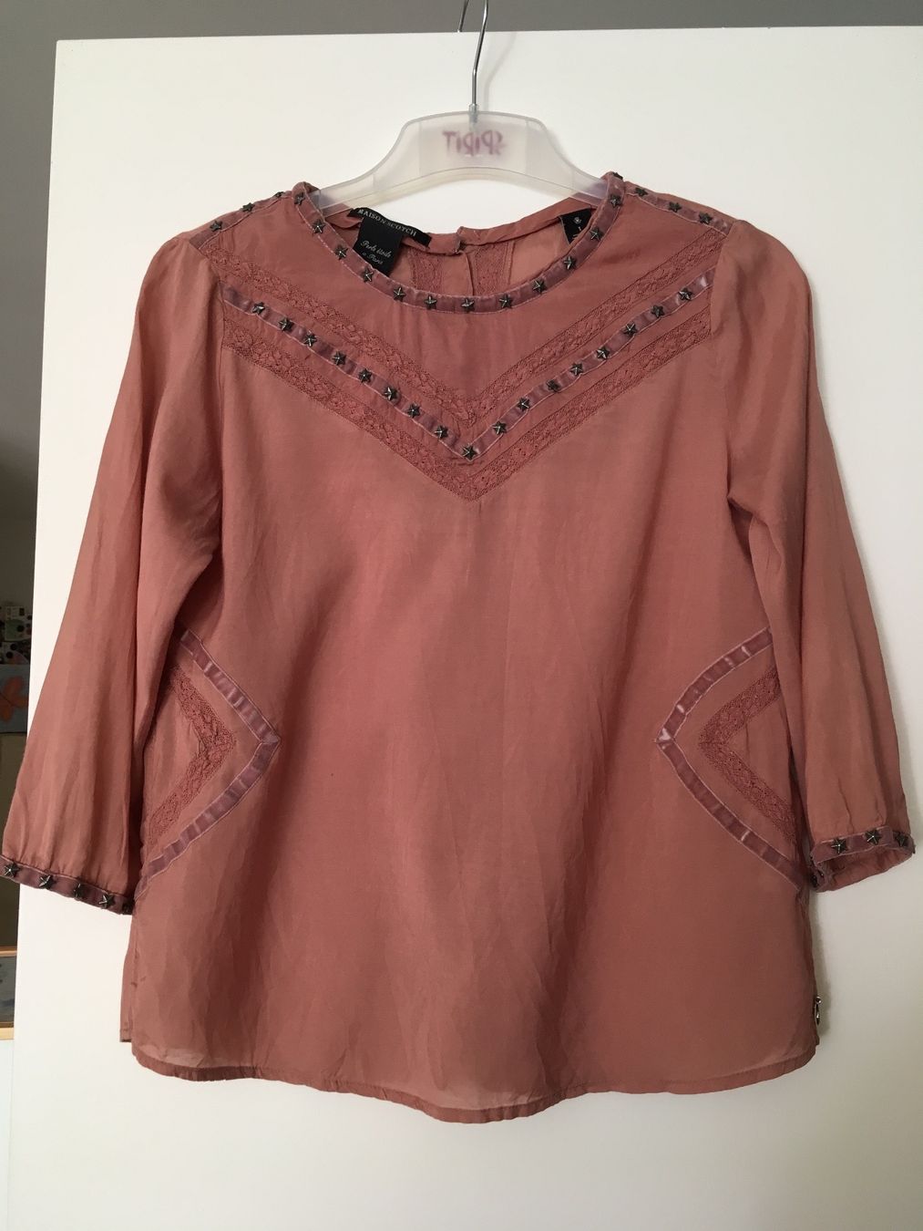 Maison Scotch Camicette: Maison Scotch, Bluse mit Nieten, Gr. S – Usato da Schlieren venduto da cotopaxi06
