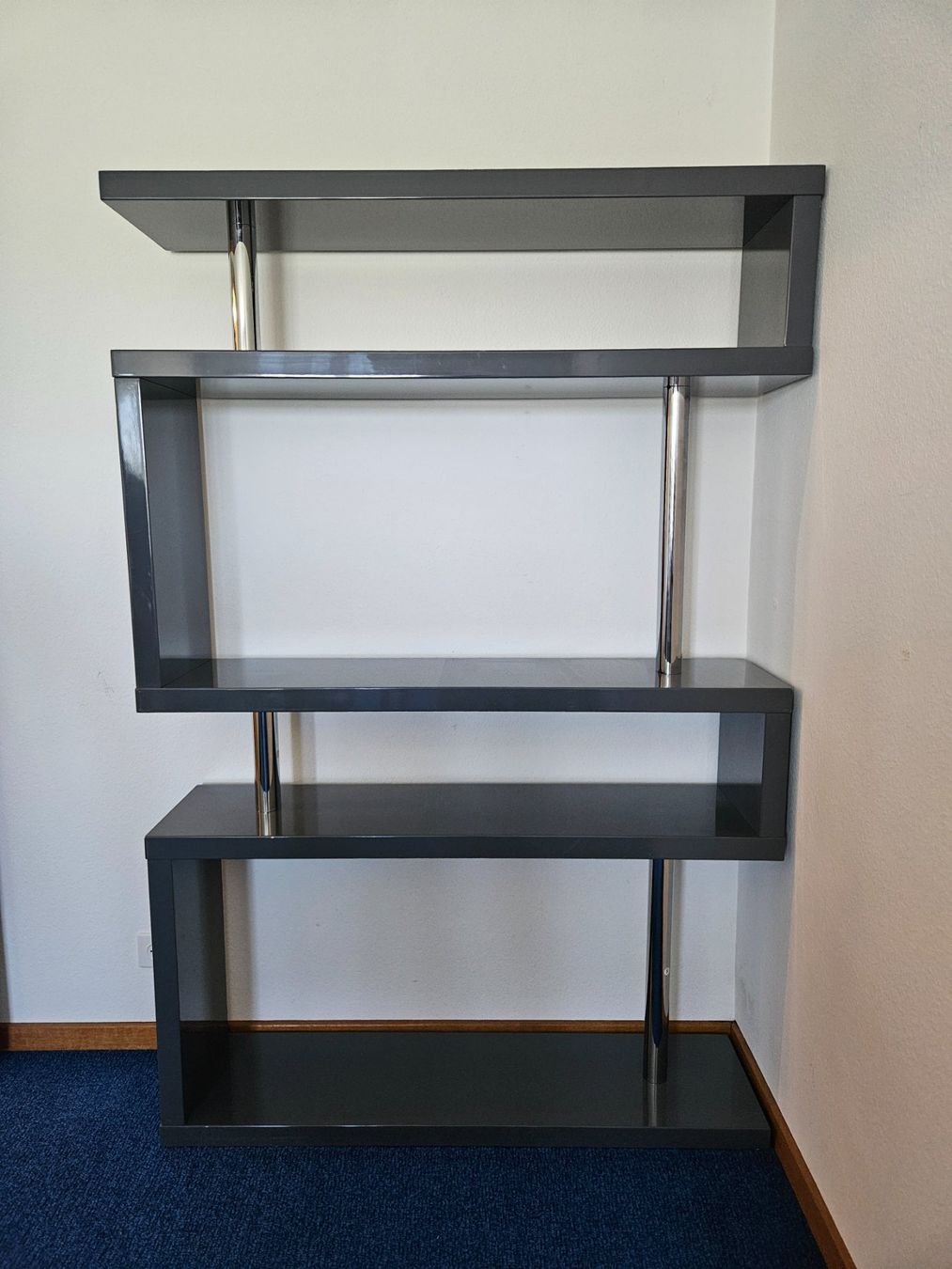 Regale: Regal grau hochglanz – Gebraucht aus Sins von Myck