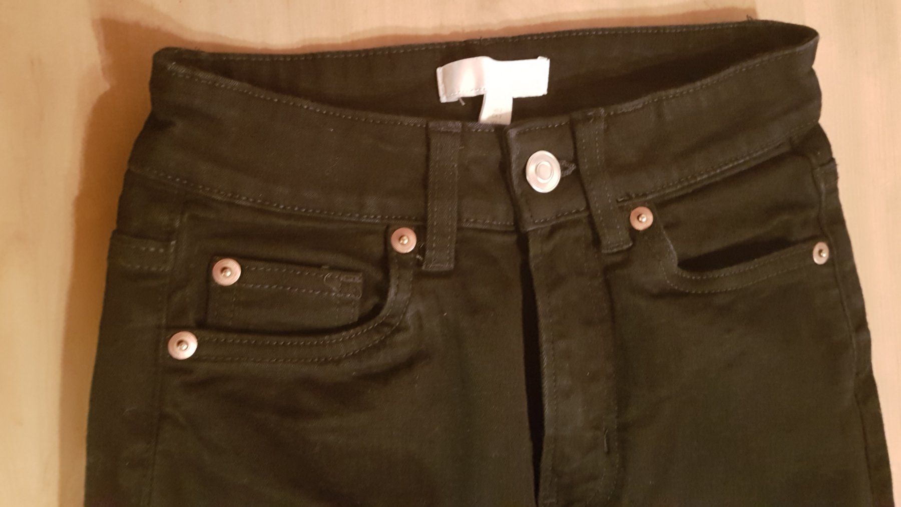 H&M Pantaloni: Pantalon noir taille 34 marque H&M – Usato da Villiers venduto da san_jn5w 6