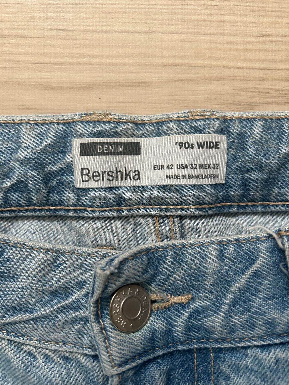 Bershka Jeans: Bershka Straight Leg Jeans – Usato da Ebmatingen venduto da Elee_12 1