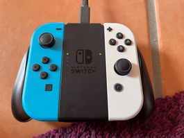 Nintendo Joy-con charging grip + 2 Joy-con