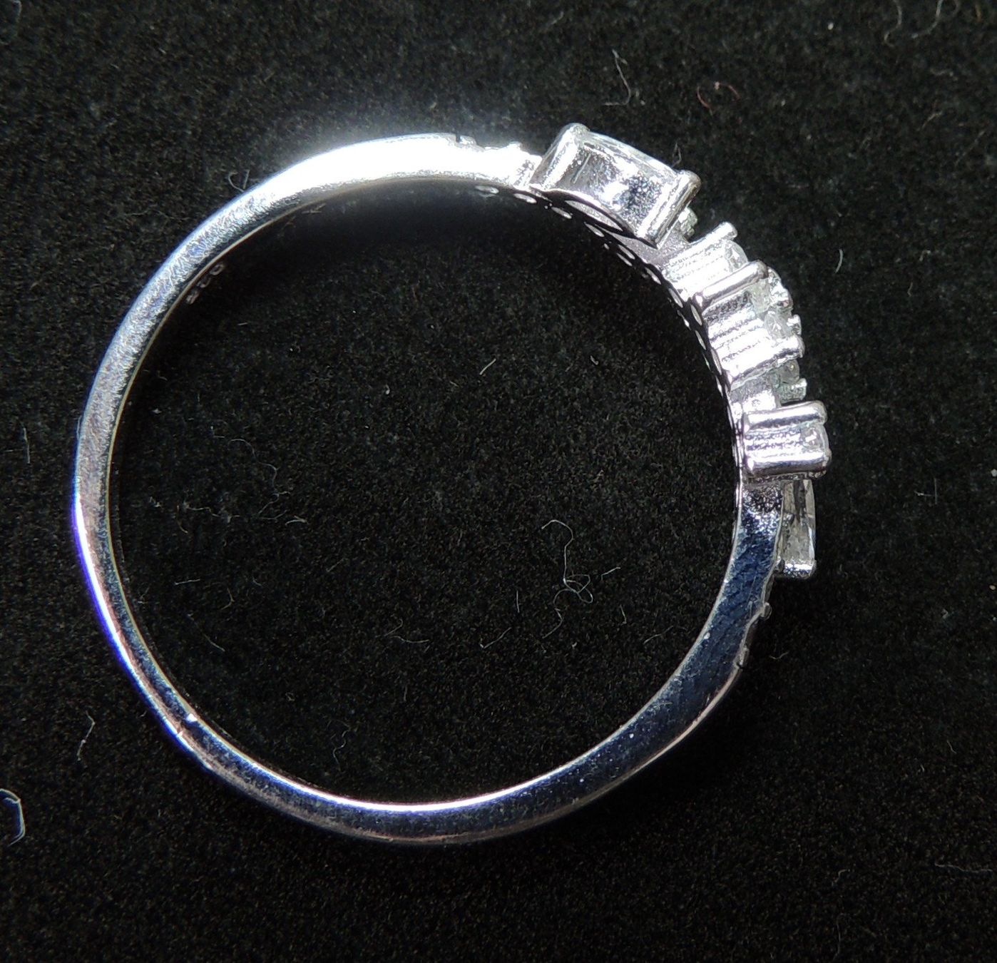 Anelli: Silber 925 Fingerring mit Zirkonias – Nuovo e nell'imballaggio originale da Waldenburg venduto da schaller707 3