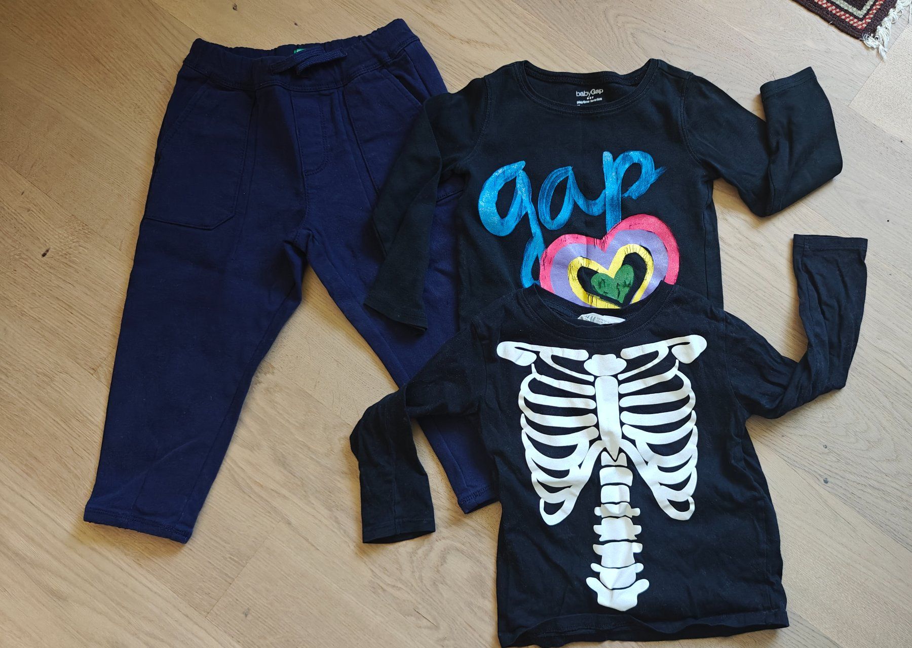 Lotti & Set di vestiti: Kleiderpacket Gr 98-104 / Clothes Set Size 98-104 – Usato da Zürich venduto da ElizavetaT