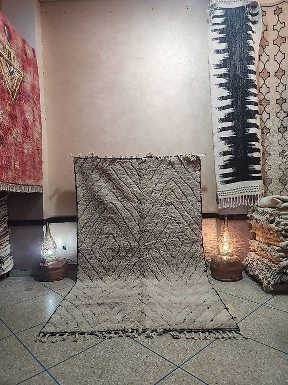 Tappeti: Traditional Moroccan Rug  Timeless Berber Craftsmanship – Usato da Crans-Montana venduto da AtlasWoolWorks 1