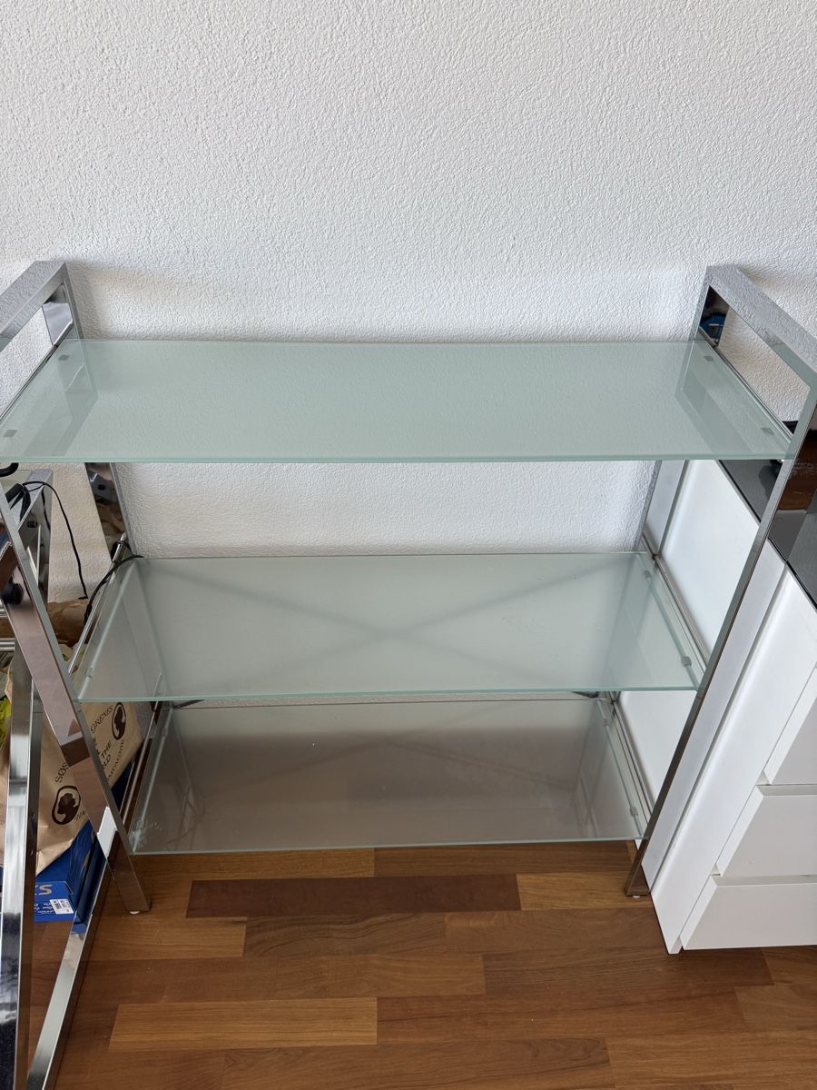 Scaffali: Modernes Glas-Regal mit Chromgestell 1 CHF!!!! – Usato da Fehraltorf venduto da oli_5cf6