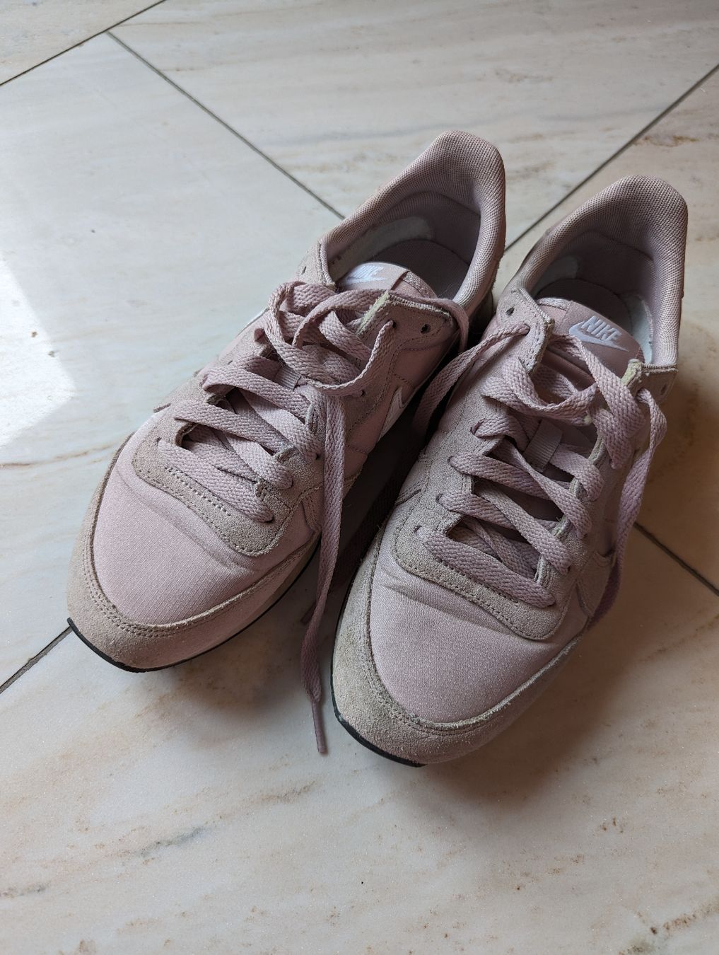 Scarpe da donna: Nike Sneaker rosé echt Leder und Textil 39 – Usato da Neuheim venduto da sh0_gbz7
