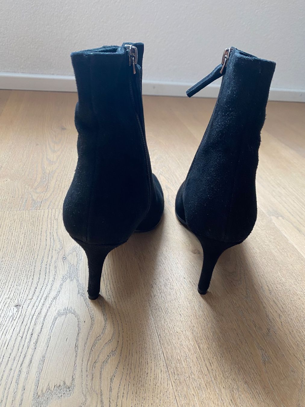 Scarpe da donna: Stiefelette Wildleder schwarz von Day – Nuovo (secondo la descrizione) da Hinteregg venduto da VeraZ 2