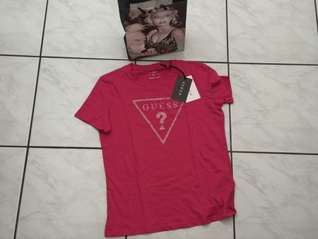 T-shirt GUESS rosa nuova con cartellino