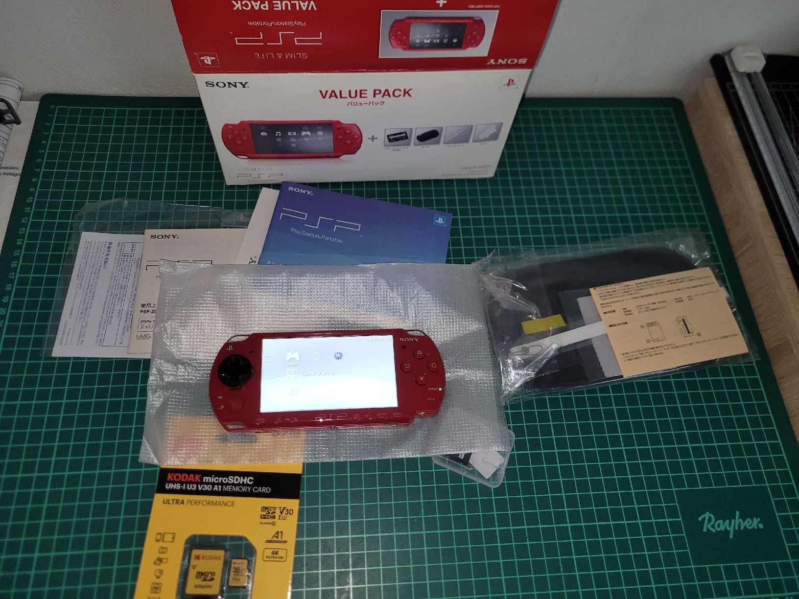Sony Konsolen: Sony PSP Slim & Lite Red Value Pack - Like New, 32GB! – Gebraucht aus Meyrin von Retro-GZ 2